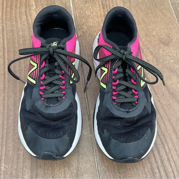 New Balance Kids' Rave Run V1 Lace-up Shoe Black/Pink/Lime 4.5 - Picture 2 of 5